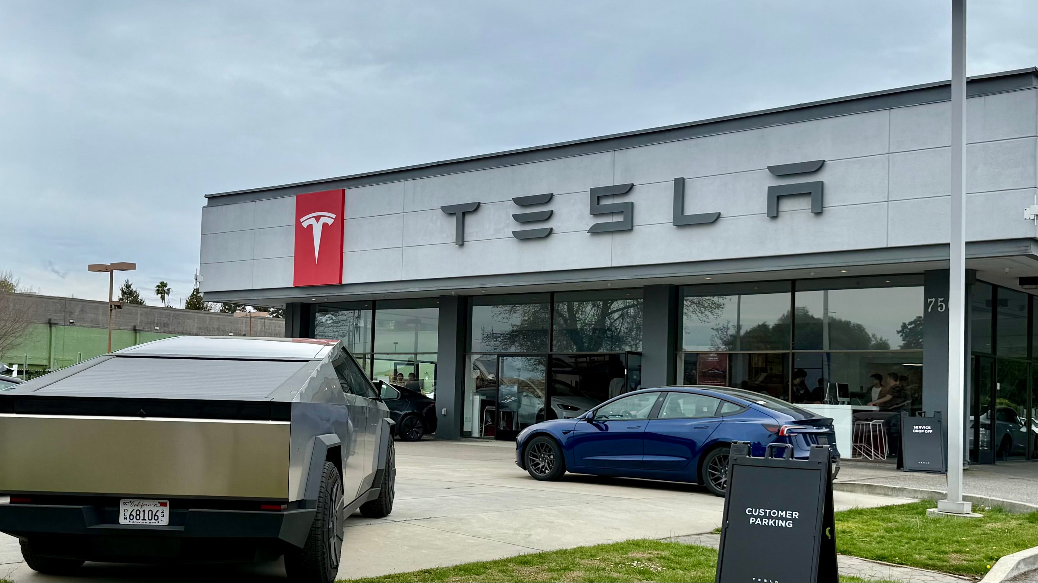 Musk took leased cars back so Tesla could use them as robotaxis. Instead, Tesla sold them 